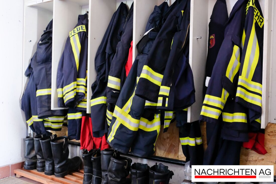 In der Nacht zum 17.06.2025 kämpften 25 Feuerwehrkräfte in Singen gegen einen PKW-Brand. Ursache unklar.
