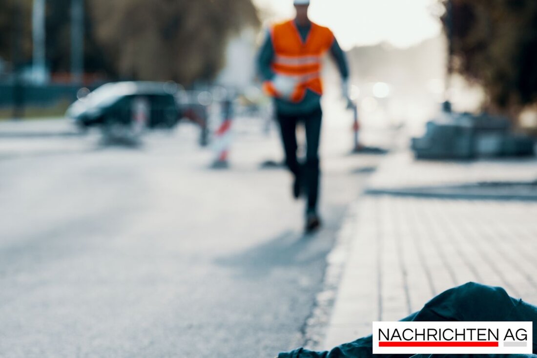 Bei einer Explosion in Neuffen im Kreis Esslingen am 17. Juni 2025 wurde eine Person schwer verletzt. Rettungskräfte sind im Einsatz.